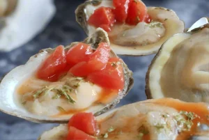 Chesapeake_Bay_Oysters_With_Cocktail_Sauce